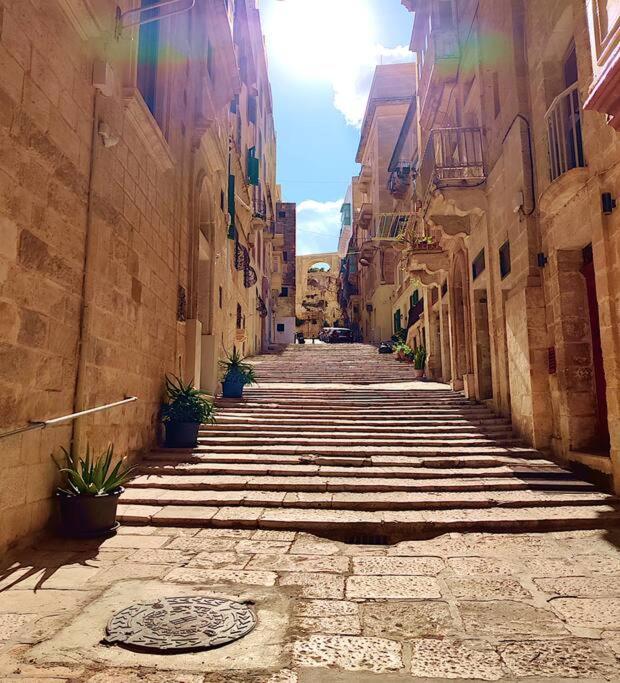 Cove 532 By Savynomad Harbour Residences Wow View Valletta Kültér fotó